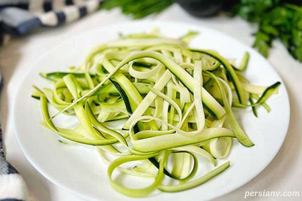 طرز تهیه نودل با کدو سبز با پنج روش مختلف در خانه و تبدیل کدو سبز به ماکارونی و پاستا