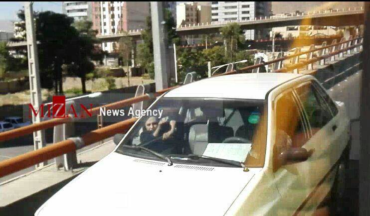 مردی هنگام رانندگی زنش را به بیرون خودرو پرتاب کرد پرتاب کردن زن از ماشین