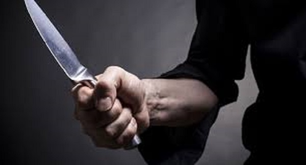 چاقو کشی برای پلیس توسط راننده ی بنز