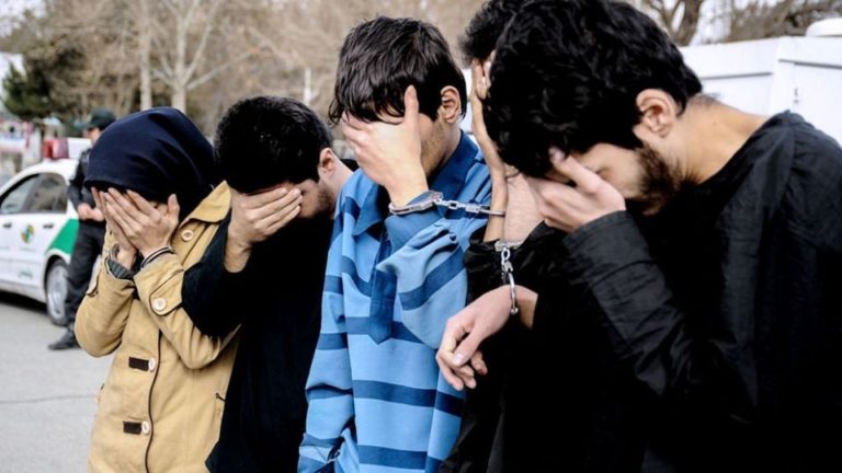 دستگیری باند زورگیری کرج که سردسته آن ها زن حامله است !!!