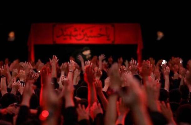 لحظه ناگهانی و غم انگیز درگذشت مداح نوجوان در حین نوحه‌ خوانی محرم / 16+