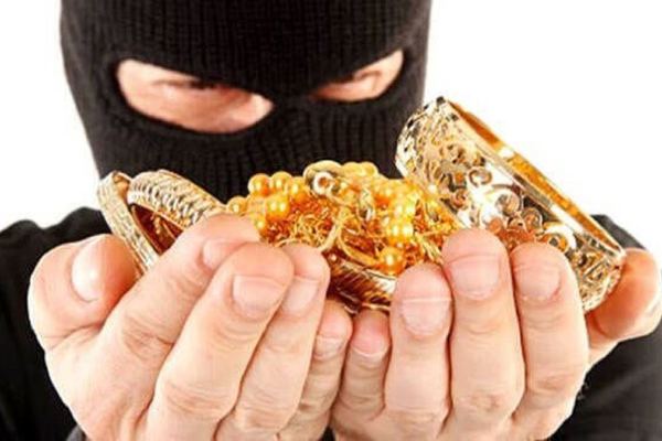 سارق دستبند زن جوان تهرانی یک خواستگار ناکام بود