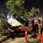 جزئیات برخورد خودرو با جمعیت در بلوار وکیل‌آباد / اولین تصاویر از جان‌باختگان