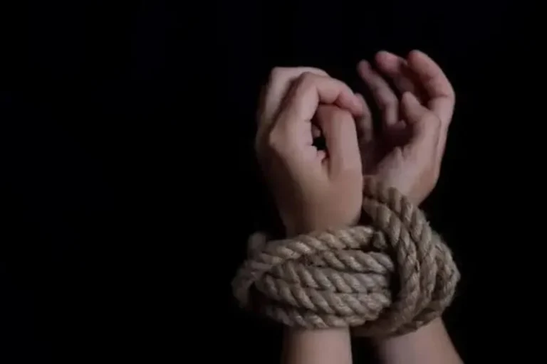 نقشه شیطانی زن جوان برای دزدی از شوهر ثروتمند / از آدمربایی تا جعل مرگ! + عکس