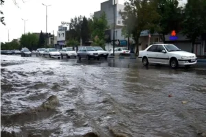 چند ثانیه دلهره‌آور در عظیمیه کرج ؛ راننده در آخرین لحظه خودرو را رها کرد + ویدئو