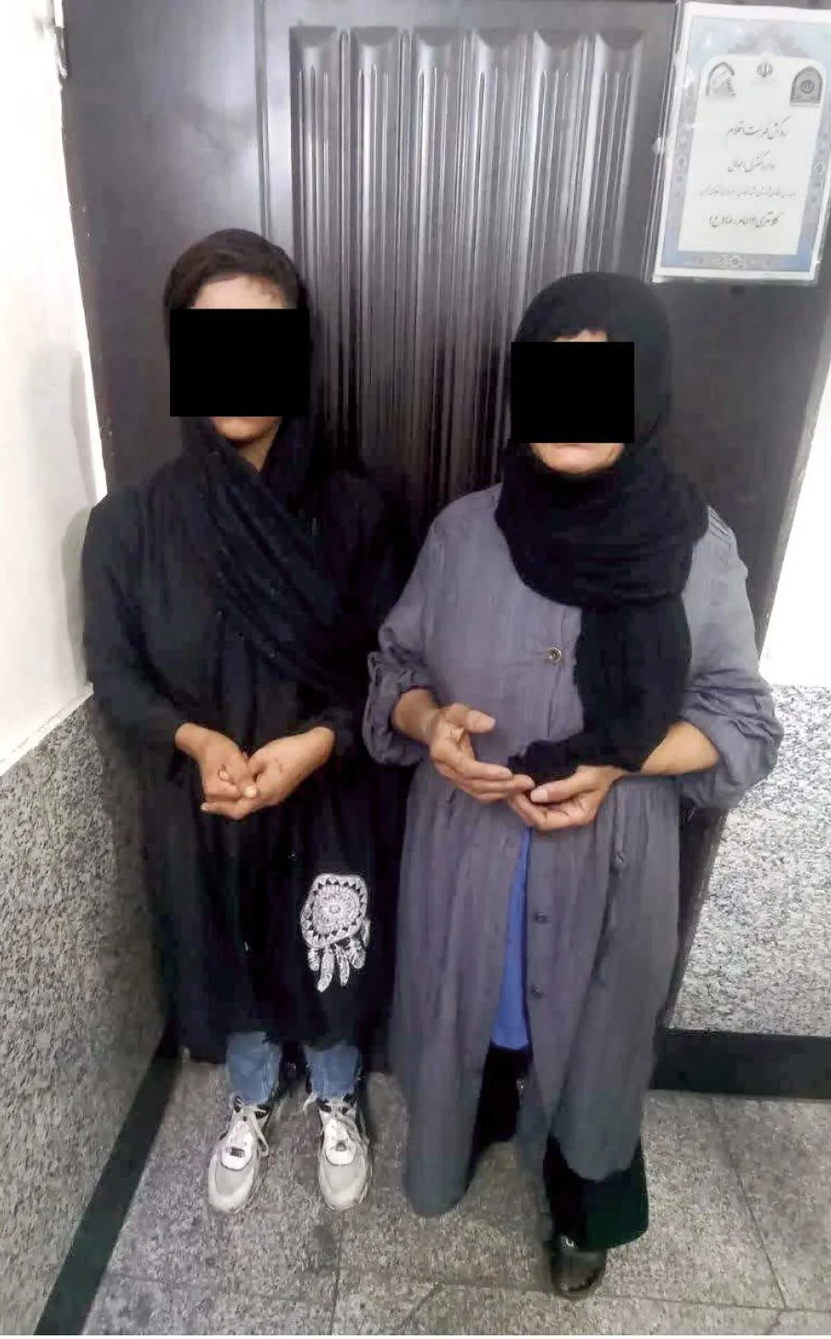 شگردِ عجیب مادربزرگِ جیببر در اتوبوسهای مشهد / گوشیها را به هوا میفرستادند! + عکس