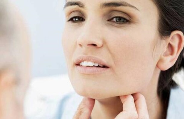 چرا گلویم درد میکند؟