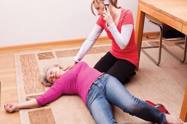 اگر کسی از اطرافیان و نزدیکانمان غش کرد ؛ چی کار کنم؟