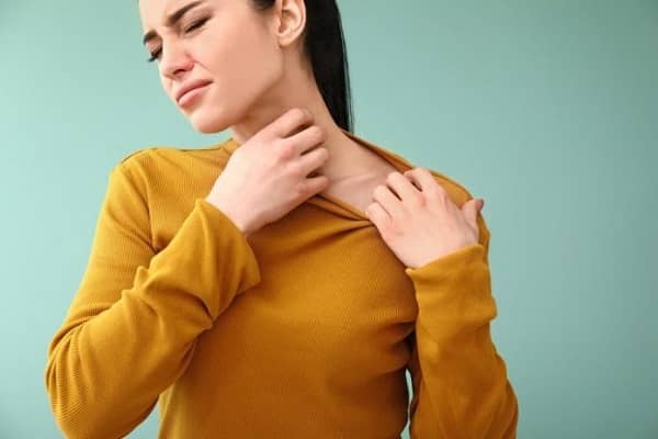 علل خارش پوست و روش های درمان خارش پوست بدن