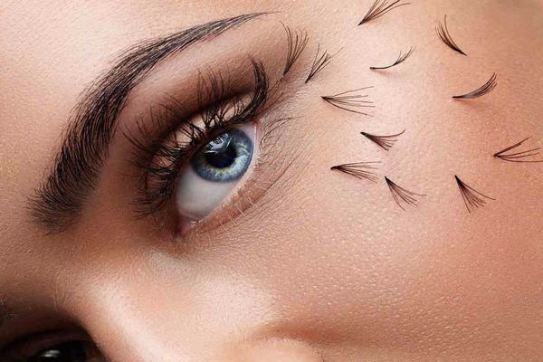 خانم ها به این دلایل مژه هایتان می ریزند