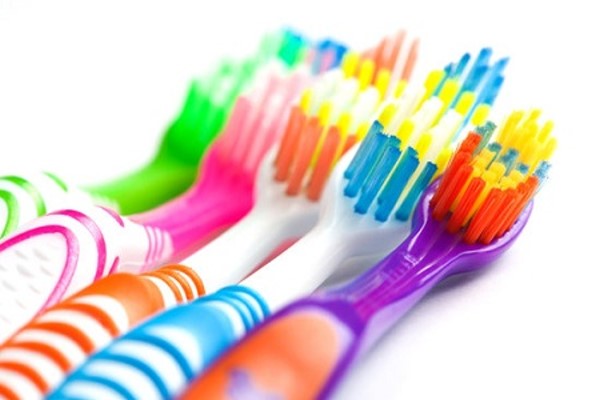 مسواک زبر بهتر است یا نرم ؟ کدام را انتخاب کنیم؟