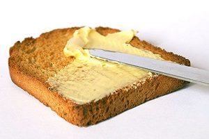 نان تُست آغشته به کَره نخورید میدانید چرا؟