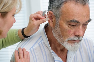 پیرگوشی چیست و چه خطراتی برای جوانان دارد؟
