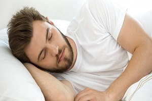 اگر هنگام خواب شب خیلی عرق می کنید به این دلایل است