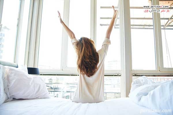 چرخاندن و خم کردن بدن بیدار شدن در صبح