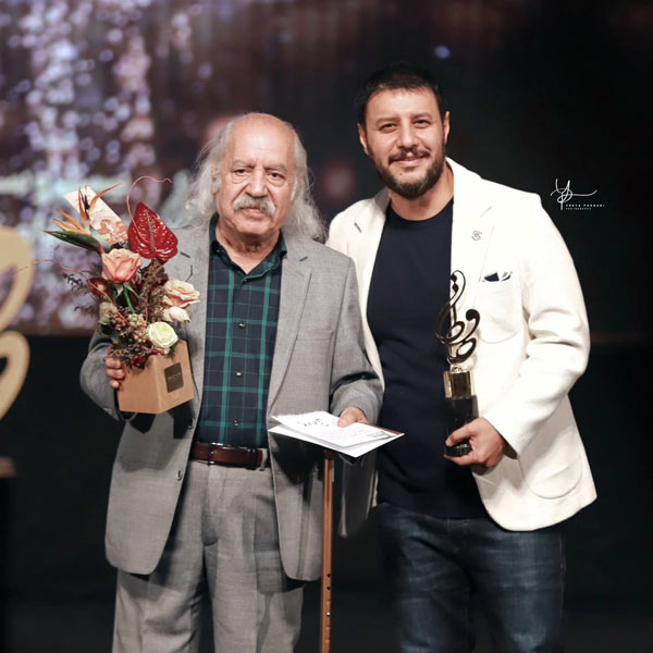 جواد عزتی