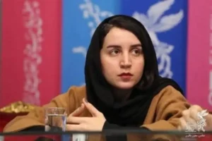 بیوگرافی آبان عسکری ؛ از تئاتر و نویسندگی تا عاطی یاغی و زندگی با محمد کارت