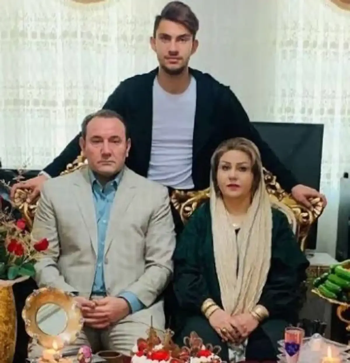 محمدرضا آزادی و پدر و مادرش محمدرضا آزادی و پدر و مادرش