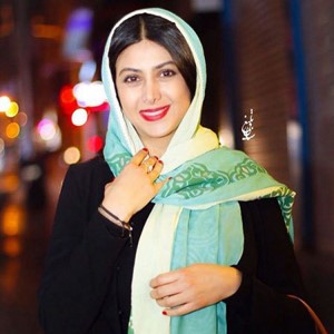 تیپ آزاده صمدی با چکمه حاشیه ساز شد!