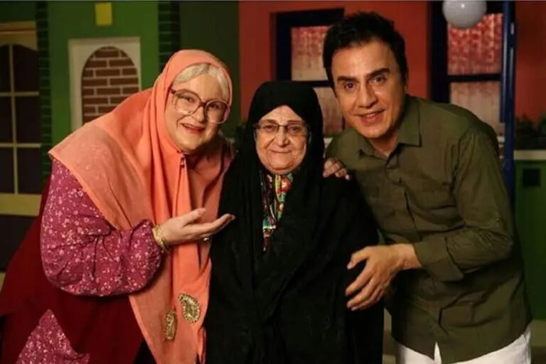 دیدار گرم نعیمه نظامدوست با داریوش فرضیایی / وقتی «مادر سینمایی» به کمک فرزندش میآید + ویدئو
