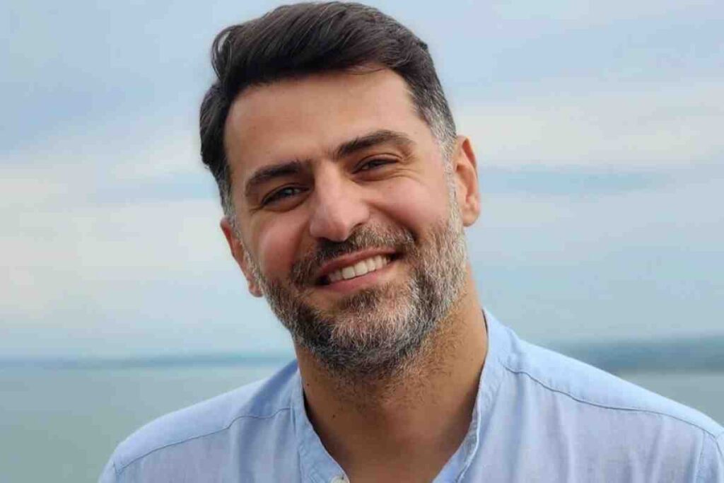 علی ضیا از روزهای سختش گفت ؛ یک ماه و نیم نتوانستم راه بروم علی ضیا از روزهای سختش گفت ؛ یک ماه و نیم نتوانستم راه بروم