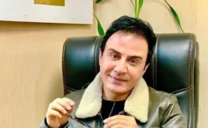 دیدار عمو پورنگ با فرزند شیخ رجبعلی خیاط ؛ یاد مادرش افتاد و از «عبای معروف» گفت