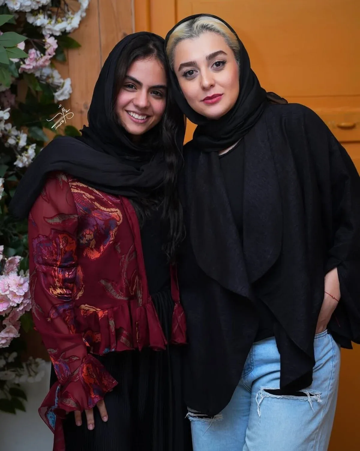 از سام درخشانی و احمد — به گزارش همشهری آنلاین، تصاویری از سام درخشانی و احمد مهرانفر در افتتاحیه نمایش «پلی لیست ابی» را ببینید. از سام درخشانی و احمد — به گزارش همشهری آنلاین، تصاویری از سام درخشانی و احمد مهرانفر در افتتاحیه نمایش «پلی لیست ابی» را ببینید.