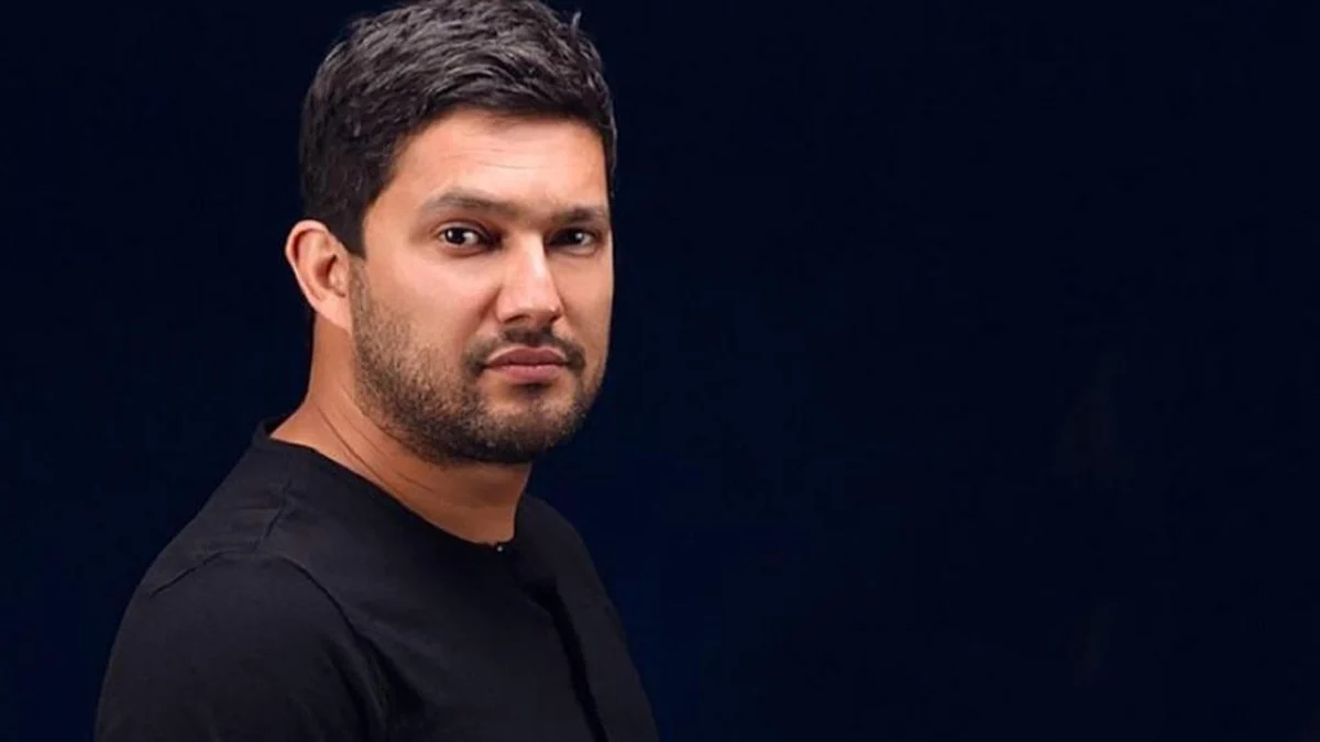 تصویر  جدید حامد بهداد در کنار مادرش و متنِ پررمز و راز این هنرمند+ عکس