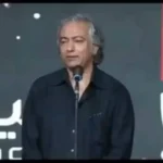 قاب متفاوت محمدرضا هدایتی و پسرش در یک مراسم سینمایی ؛ هامون کنار پدرش