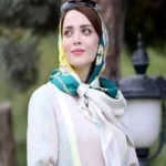 لحظه شکار شدن احساسات بهنوش طباطبایی هنگام آوازخوانی علی زندوکیلی + ویدئو