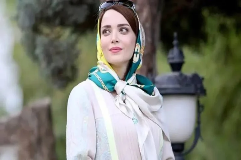 لحظه شکار شدن احساسات بهنوش طباطبایی هنگام آوازخوانی علی زندوکیلی + ویدئو