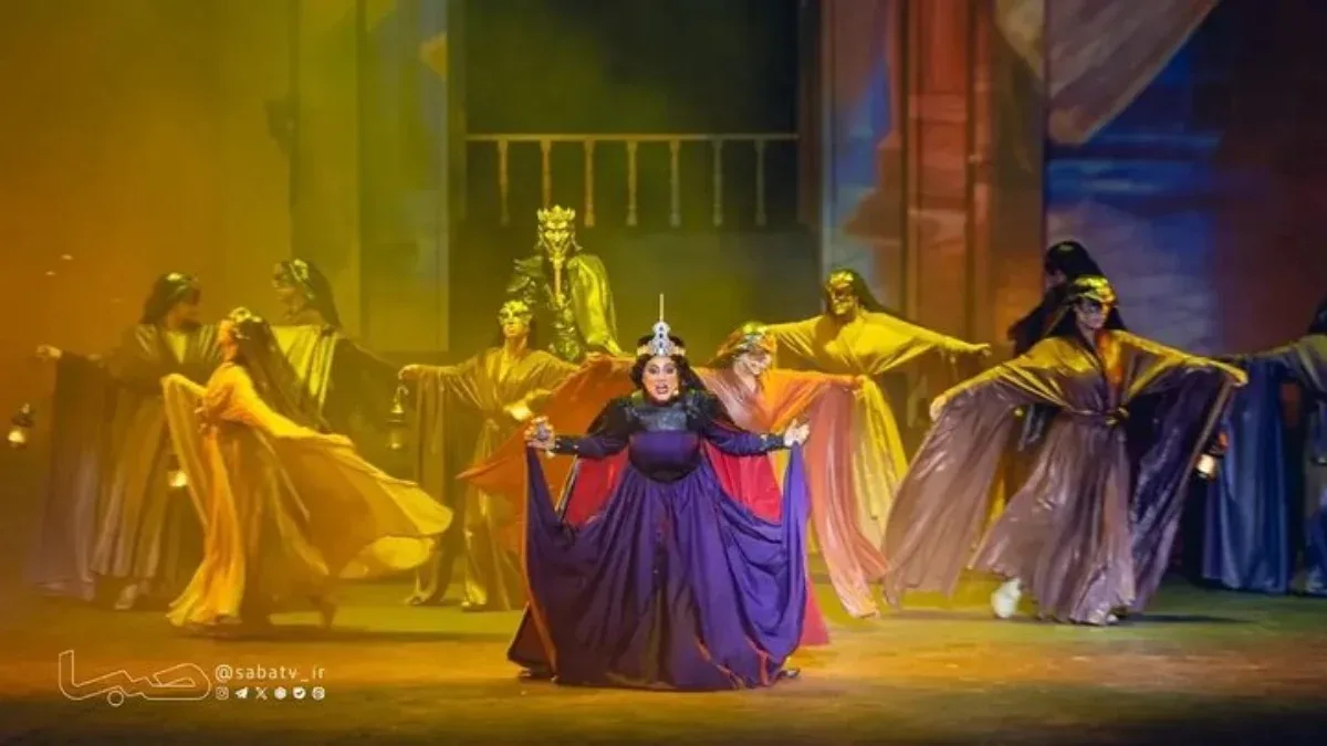 گریم متفاوت آزاده صمدی در کنسرت نمایش گریم متفاوت آزاده صمدی در کنسرتنمایش سیاوش
