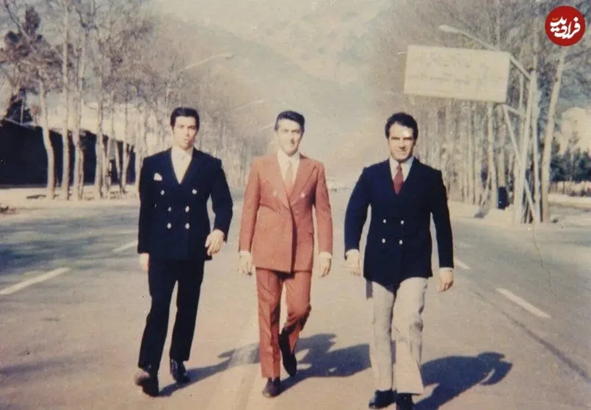 عکس قدیمی محمدعلی فردین، بهروز وثوقی و ناصر ملک‌مطیعی در حال قدم زدن در خیابان ولیعصر تهران در دهه ۵۰