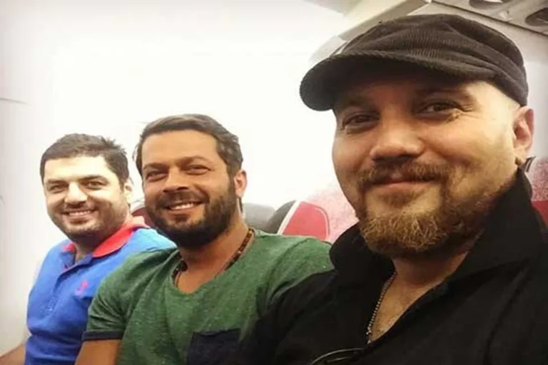 تصویر تازه از دورهمی کامبیز دیرباز و پژمان بازغی! / موتورسواریِ هیجانانگیز بازیگران + عکس