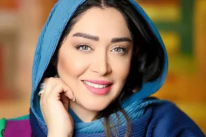 تیپ اسپرت و خودمونی سارا منجزیپور در سالن تئاتر / شکار دوربینها از بانوی بازیگر پس از جنجالهای ازدواج! + عکس