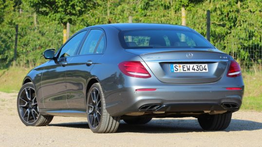 نمای پشت مرسدس بنز E43 AMG مرسدس بنز E43 AMG