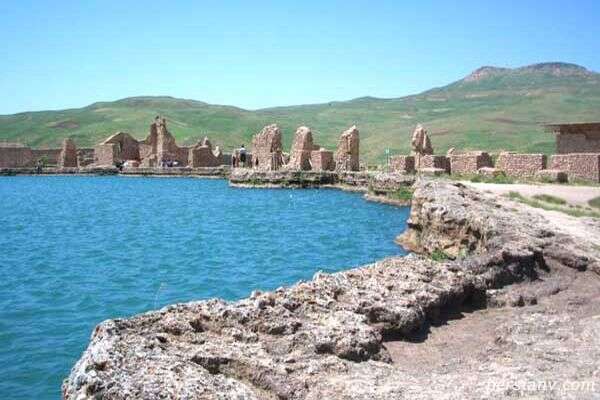 بناهای تاریخی در تخت سلیمان بناهای تاریخی در تخت سلیمان