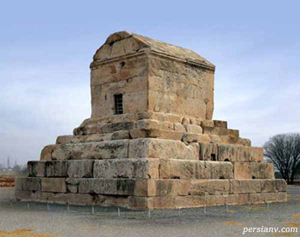 سالم‌ترین بنای پاسارگاد , مقبره کوروش