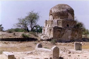 گشتی در قبرستان‌های تاریخی قشم +تصاویر