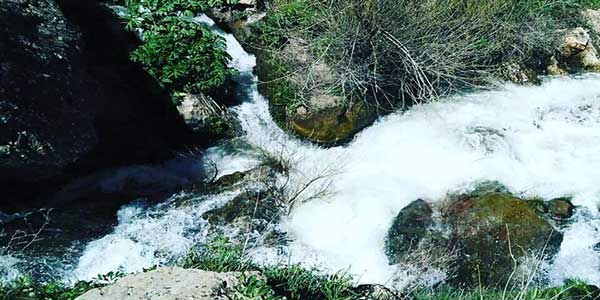 برف های زمستانی در کوه های اطراف آبشار نره گر طبیعتی بکر برای عاشقان طبیعت گردی