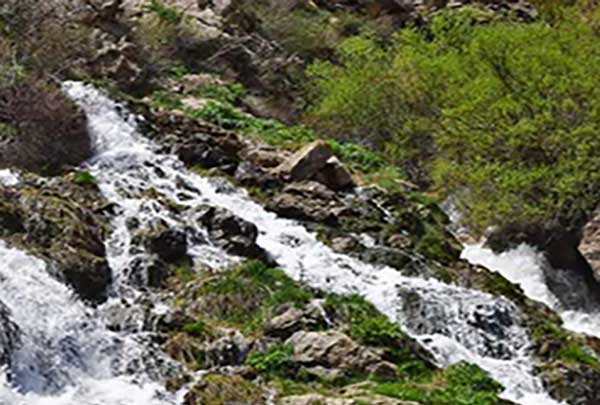 آبشار نره گر طبیعتی بکر برای عاشقان طبیعت گردی