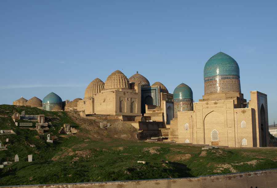 شاه زنده یک قبرستان باستانی در بخش شمال شرقی شهر سمرقند ازبکستان است آرامگاه شاه زنده