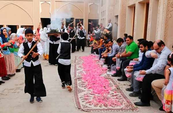 آداب مراسم گلاب گیری