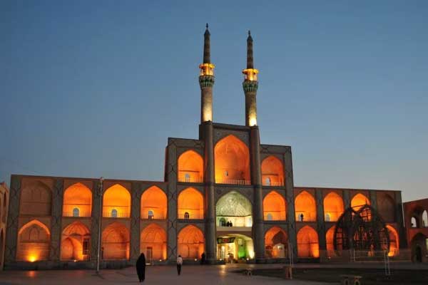 سفر به شهر باستانی یزد ؛ از لذت گردش در اولین شهر خشتی دنیا تا جاذبه های گردشگری یزد