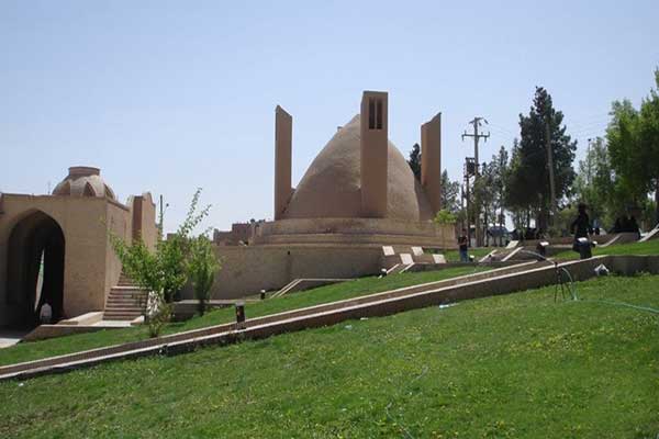 سفر به میبد ؛ تجربهای فراموشنشدنی در کویر میبد ، از کاروانسرا تا یخچالهای خشتی