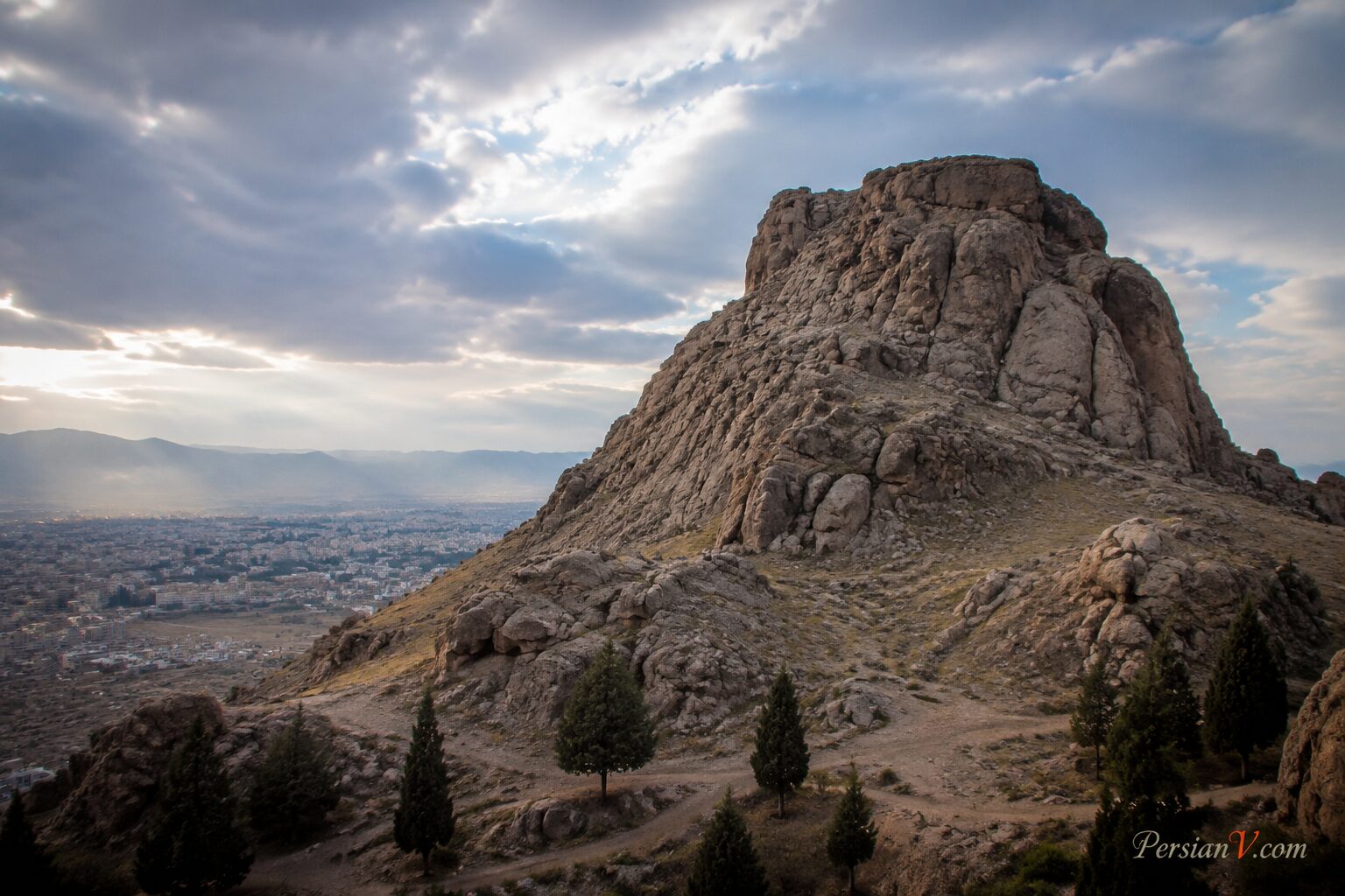 کوه کلنگ در اصفهان