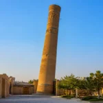 برج پیزای اصفهان کجاست؟ راز کج شدن مناره ۹۰۰ ساله ساربان در نصف جهان