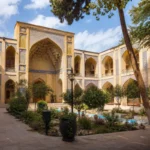 اینجا یکی از تماشایی‌ترین مدارس تاریخی قزوین است ؛ شکوه معماری صالحیه در یک قاب