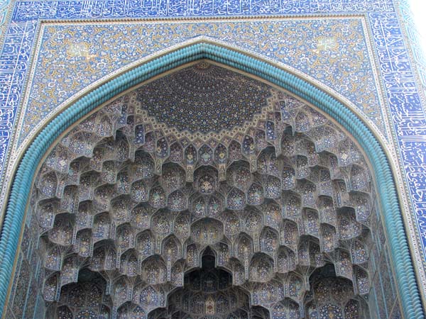 استفاده از مقرنس برای ساخت بناهای ایرانی هنر مقرنس