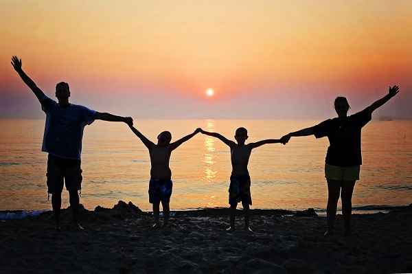 تعبیر خواب خانواده ؛ دیدن خانواده در خواب چه تعبیری دارد ؟